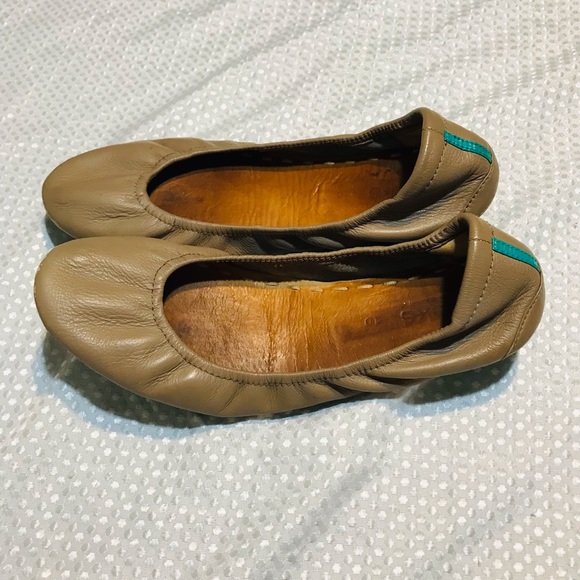 Tieks Shoes - Tieks taupe flats